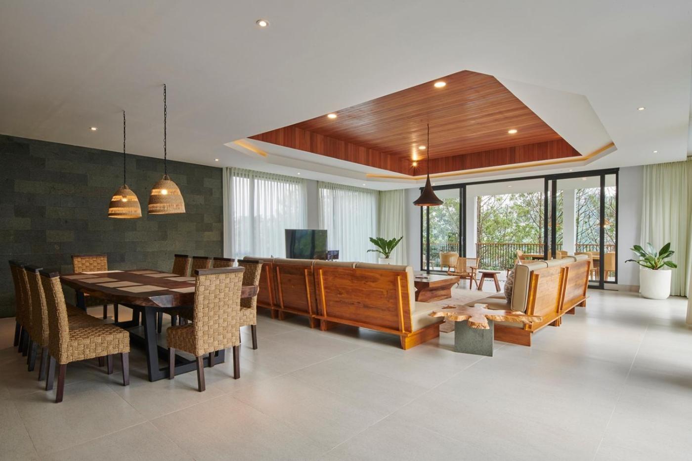 Atsuka Hill View 8 Bedrooms With A Private Heated Swimming Pool * Bandung